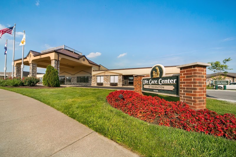 LIFE CARE CENTER OF BRIDGETON nursing home in BRIDGETON, MO - Photo 2 of 5