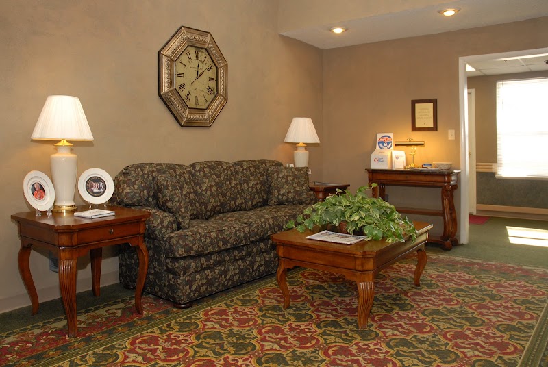 LIFE CARE CENTER OF GRANDVIEW nursing home in GRANDVIEW, MO - Photo 3 of 5