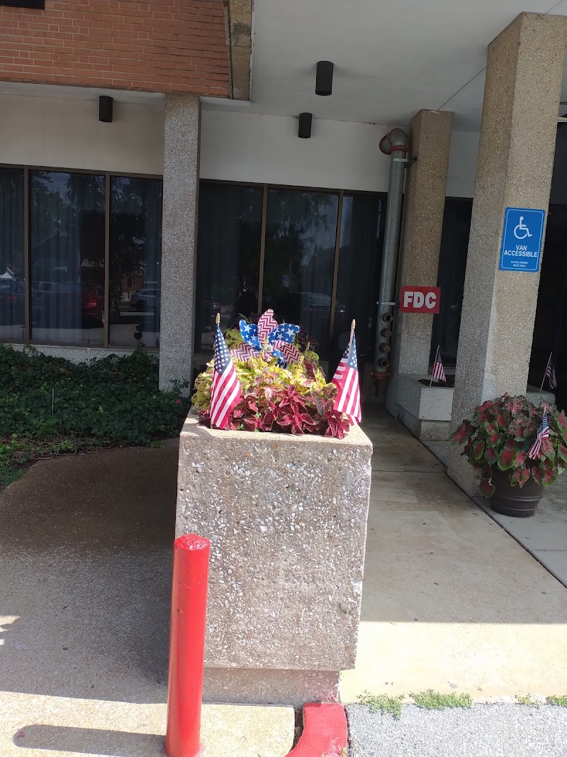 HILLSIDE REHAB AND HEALTHCARE CENTER nursing home in SAINT LOUIS, MO - Photo 4 of 5