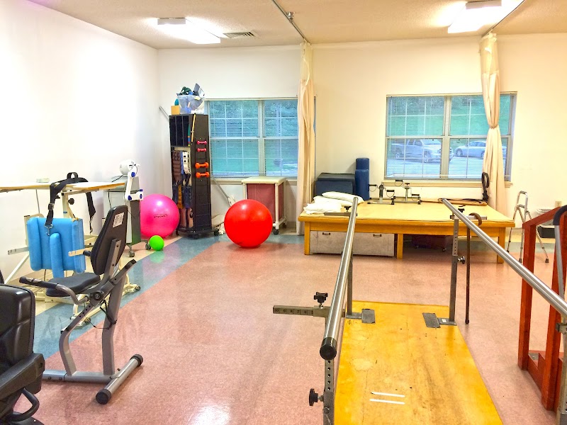 ATRIUM PLACE HEALTH AND REHABILITATION nursing home in SAINT LOUIS, MO - Photo 2 of 5