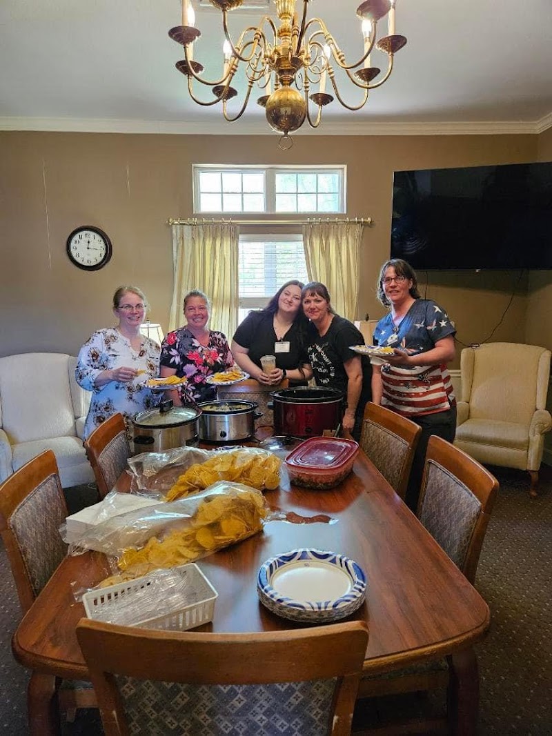 CROWN REHAB AND HEALTHCARE CENTER nursing home in HARRISONVILLE, MO - Photo 4 of 5