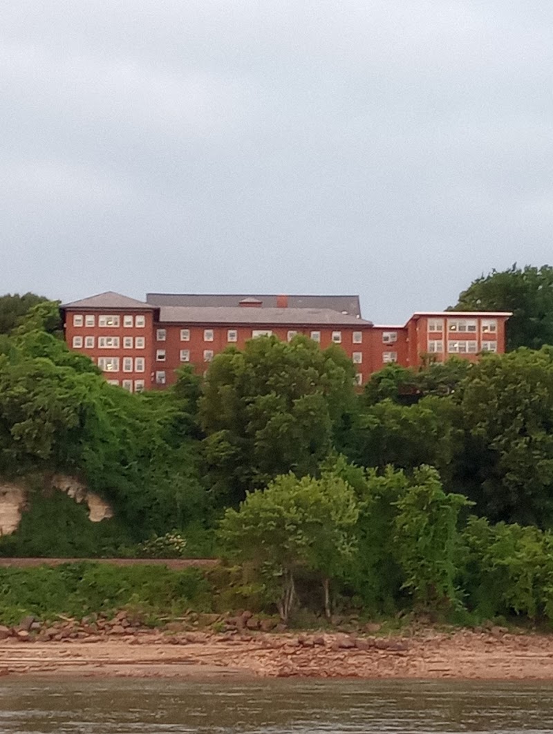 CARRIE ELLIGSON GIETNER HEALTH CARE CENTER nursing home in SAINT LOUIS, MO - Photo 2 of 5