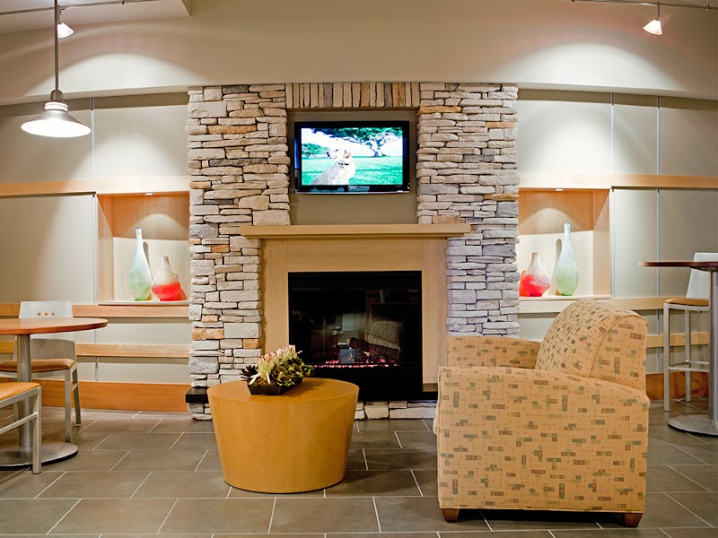 BLUEBIRD WELLNESS AND REHABILITATION nursing home in SAINT LOUIS, MO - Photo 2 of 5