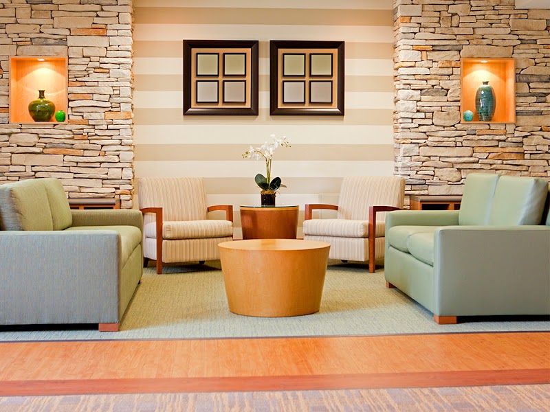 BLUEBIRD WELLNESS AND REHABILITATION nursing home in SAINT LOUIS, MO - Photo 3 of 5