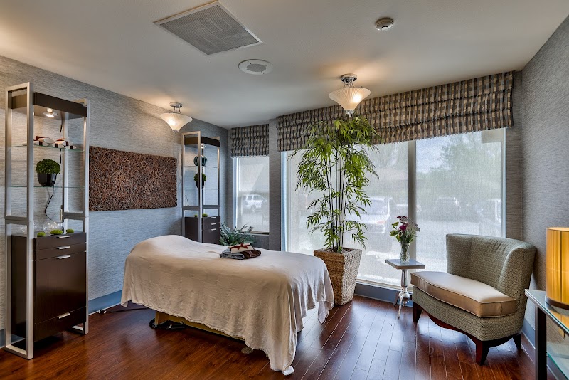 CARMEL HILLS WELLNESS & REHABILITATION nursing home in INDEPENDENCE, MO - Photo 3 of 5