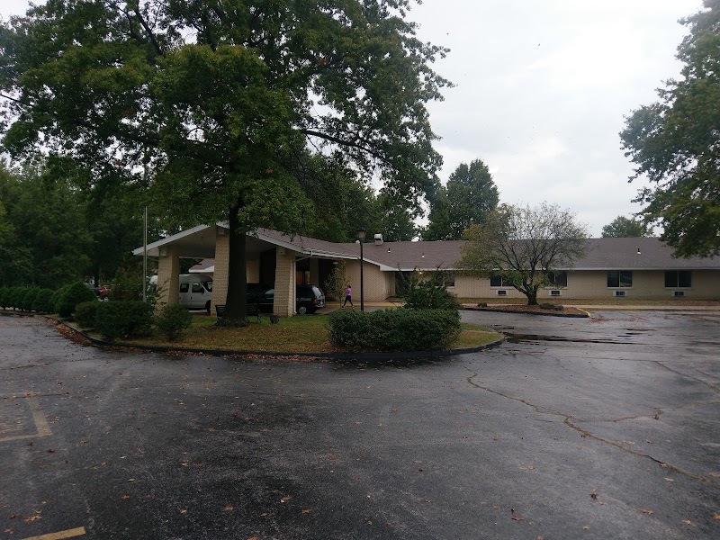 WOODLAND MANOR nursing home in SPRINGFIELD, MO - Photo 2 of 5