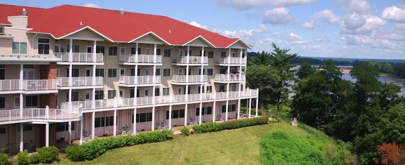 HEISINGER BLUFFS REHAB AND HEALTHCARE CENTER nursing home in JEFFERSON CITY, MO - Photo 2 of 10
