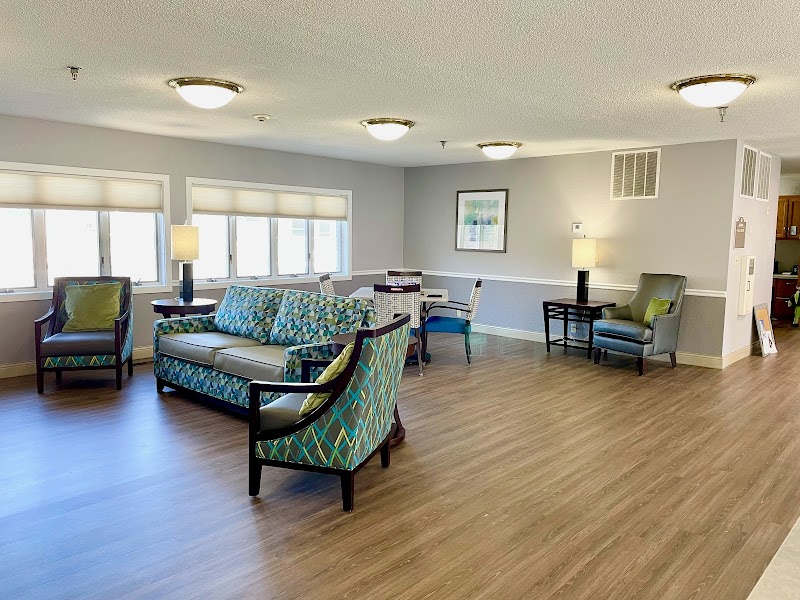 HEISINGER BLUFFS REHAB AND HEALTHCARE CENTER nursing home in JEFFERSON CITY, MO - Photo 3 of 10