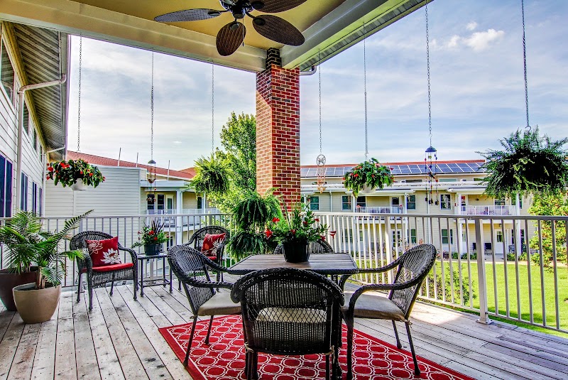 HEISINGER BLUFFS REHAB AND HEALTHCARE CENTER nursing home in JEFFERSON CITY, MO - Photo 5 of 10