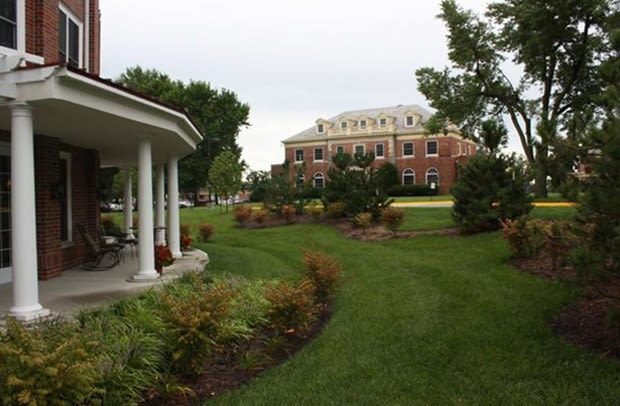 ARMOUR OAKS SENIOR LIVING COMMUNITY nursing home in KANSAS CITY, MO - Photo 2 of 5