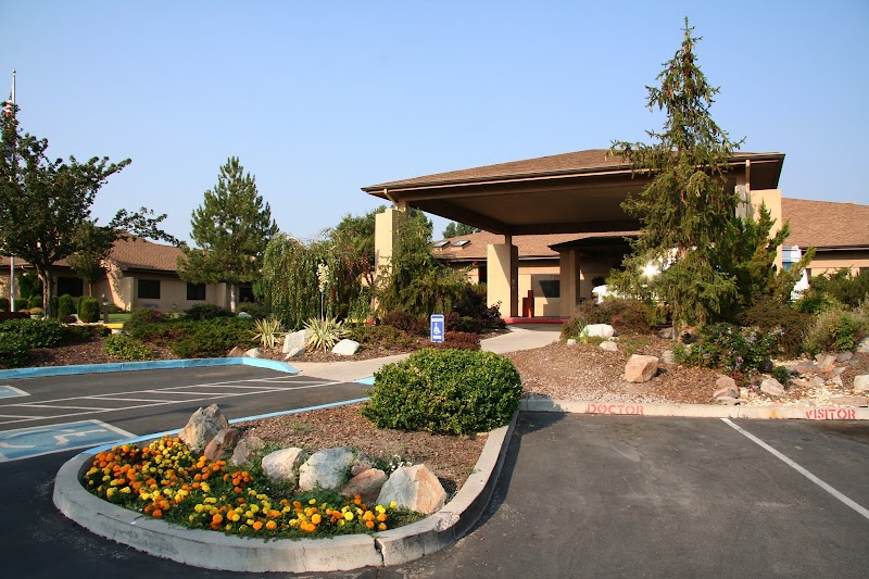 LIFE CARE CENTER OF RENO nursing home in RENO, NV - Photo 2 of 5