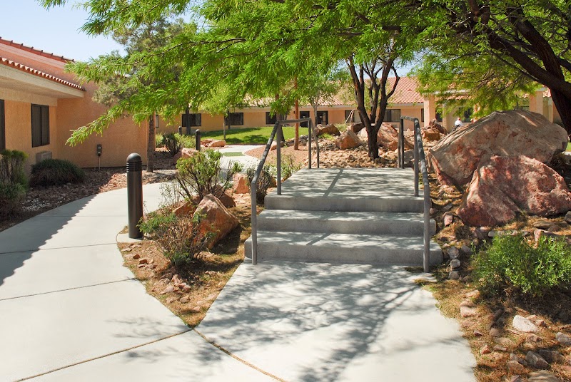 LIFE CARE CENTER OF LAS VEGAS nursing home in LAS VEGAS, NV - Photo 3 of 5