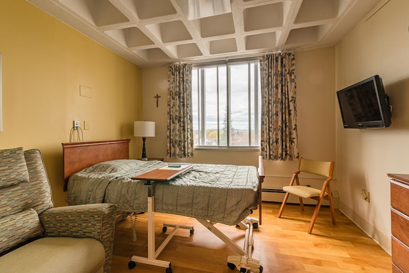 MOUNT CARMEL REHABILITATION AND NURSING CENTER nursing home in MANCHESTER, NH - Photo 3 of 10