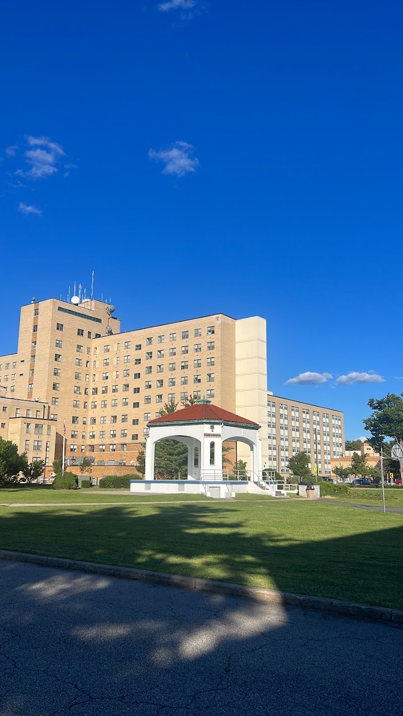 BERGEN NEW BRIDGE MEDICAL CENTER nursing home in PARAMUS, NJ - Photo 4 of 10