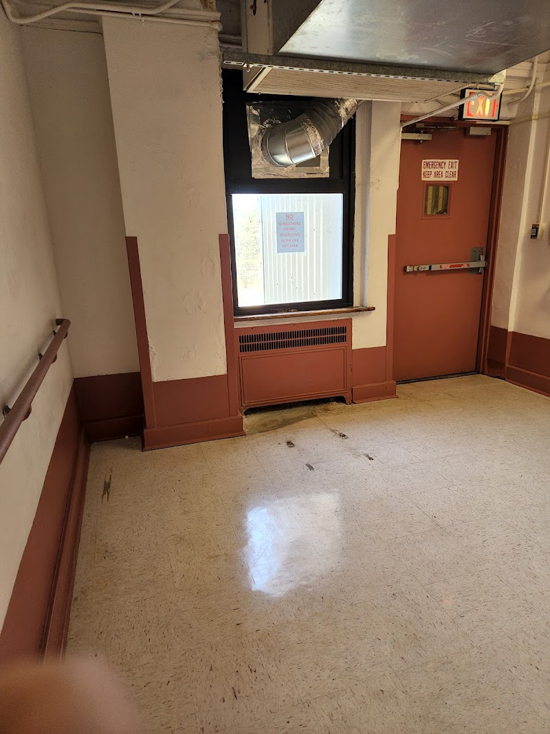 CRYSTAL LAKE HEALTHCARE AND REHABILITATION nursing home in BAYVILLE, NJ - Photo 4 of 5