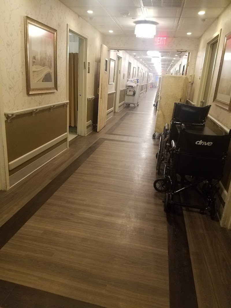 LEISURE CHATEAU REHABILITATION nursing home in LAKEWOOD, NJ - Photo 4 of 10