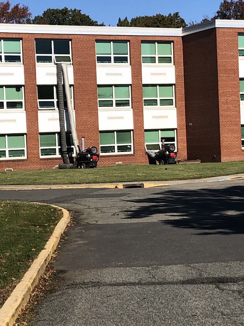 EMBASSY MANOR AT EDISON NURSING AND REHABILITATION nursing home in EDISON, NJ - Photo 4 of 5