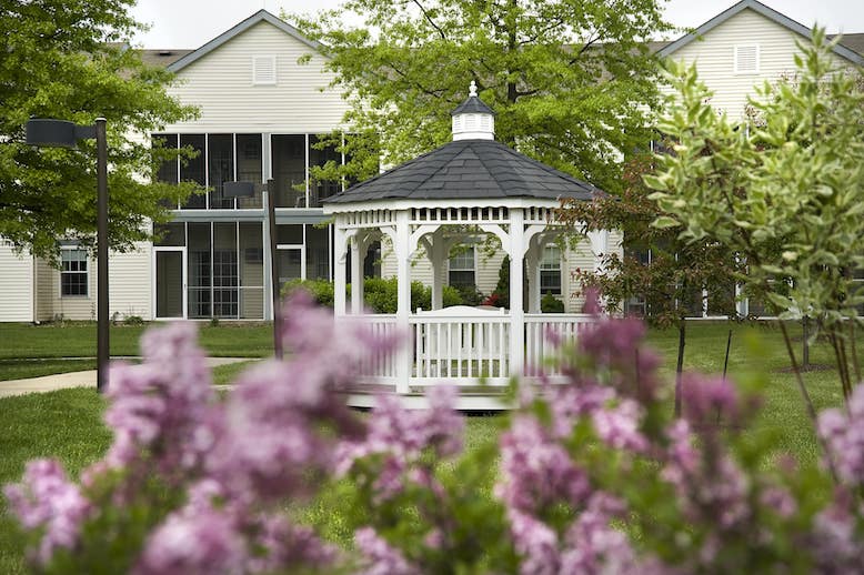 CRESTWOOD MANOR nursing home in WHITING, NJ - Photo 2 of 10