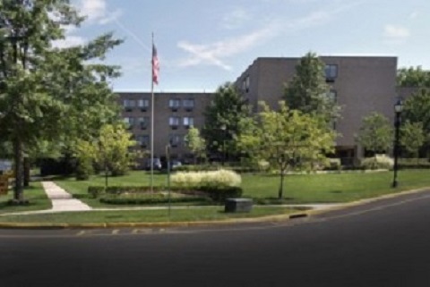 ALARIS HEALTH AT THE CHATEAU nursing home in ROCHELLE PARK, NJ - Photo 2 of 10