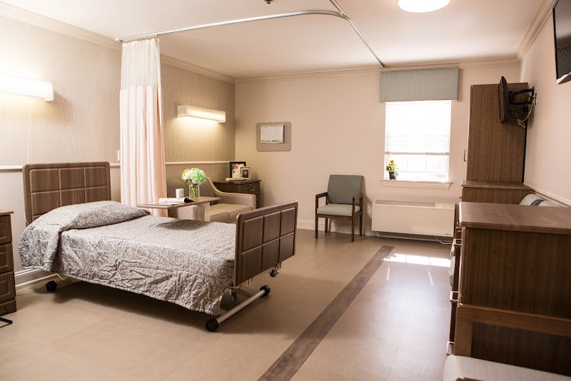 CAREONE AT TEANECK nursing home in TEANECK, NJ - Photo 3 of 10