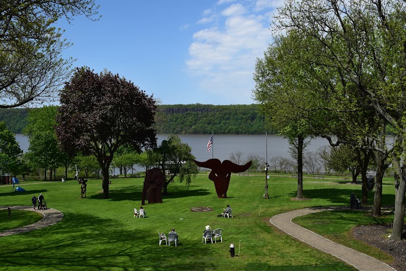 HEBREW HOME FOR THE AGED AT RIVERDALE nursing home in RIVERDALE, NY - Photo 2 of 8