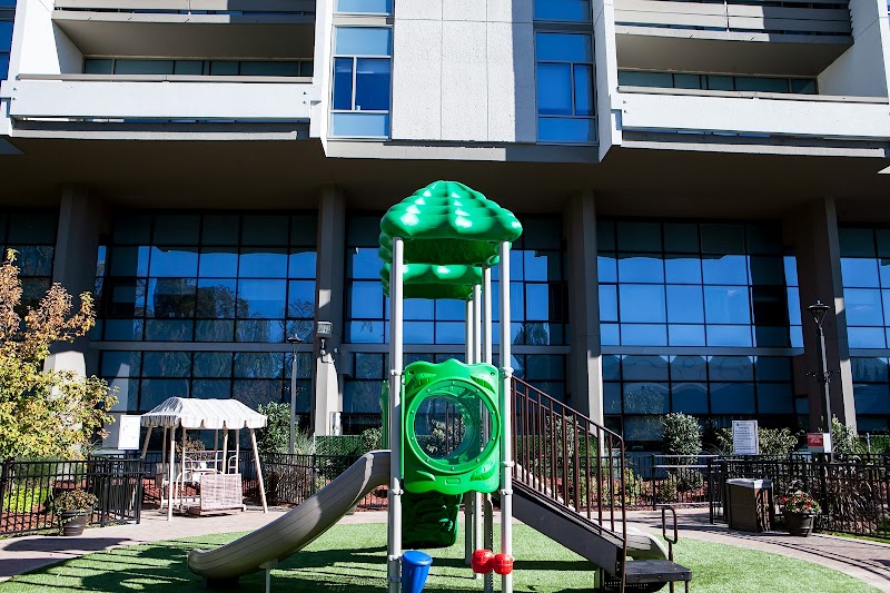 PARKER JEWISH INSTITUTE FOR HEALTH CARE & REHAB nursing home in NEW HYDE PARK, NY - Photo 5 of 10