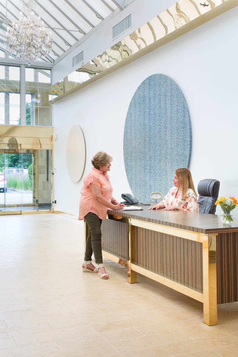 EMERGE NURSING AND REHABILITATION AT GLEN COVE nursing home in GLEN COVE, NY - Photo 2 of 10