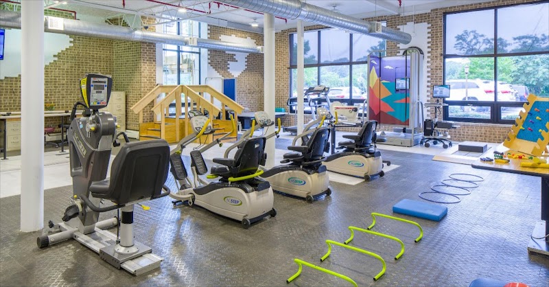 EMERGE NURSING AND REHABILITATION AT GLEN COVE nursing home in GLEN COVE, NY - Photo 3 of 10