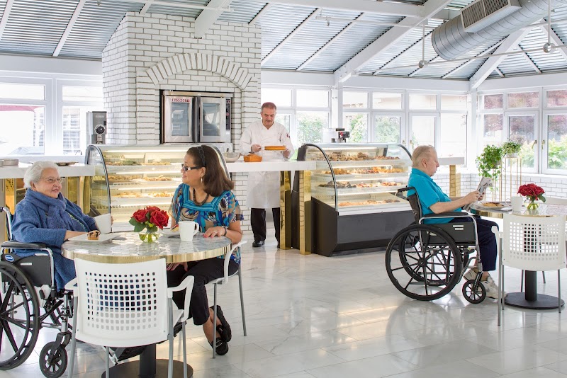 EMERGE NURSING AND REHABILITATION AT GLEN COVE nursing home in GLEN COVE, NY - Photo 5 of 10