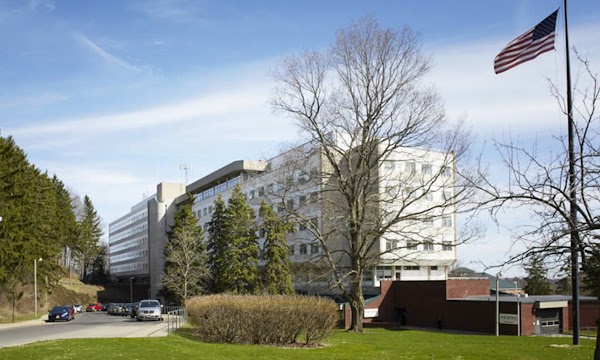 VAN DUYN CENTER FOR REHABILITATION AND NURSING nursing home in SYRACUSE, NY - Photo 1 of 5