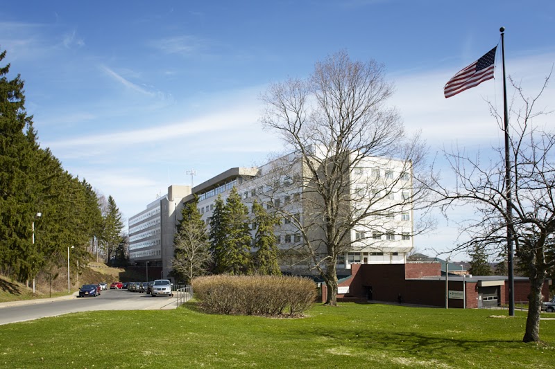 VAN DUYN CENTER FOR REHABILITATION AND NURSING nursing home in SYRACUSE, NY - Photo 2 of 5