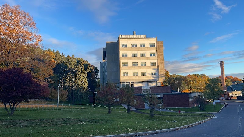 VAN DUYN CENTER FOR REHABILITATION AND NURSING nursing home in SYRACUSE, NY - Photo 3 of 5