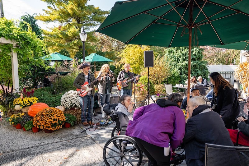 SILVER LAKE SPECIALIZED REHAB AND CARE CENTER nursing home in STATEN ISLAND, NY - Photo 4 of 5