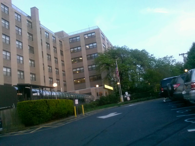 CLOVE LAKES HEALTH CARE AND REHAB CENTER, INC nursing home in STATEN ISLAND, NY - Photo 2 of 10