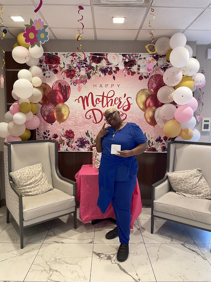 HIGHFIELD GARDENS CARE CENTER OF GREAT NECK nursing home in GREAT NECK, NY - Photo 3 of 10