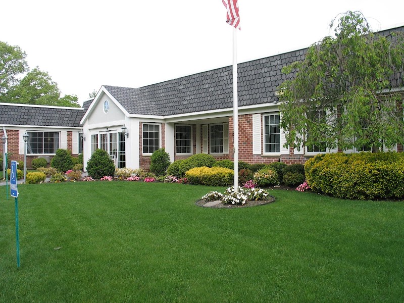 ACADIA CENTER FOR NURSING AND REHABILITATION nursing home in RIVERHEAD, NY - Photo 3 of 8