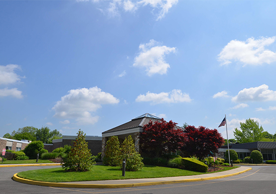 CARILLON NURSING AND REHABILITATION CENTER nursing home in HUNTINGTON, NY - Photo 3 of 10