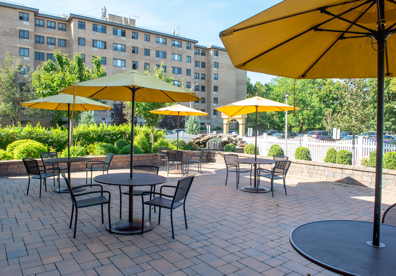 THE GRAND PAVILION FOR RHB & NRSG AT ROCKVILLE CTR nursing home in ROCKVILLE CENTRE, NY - Photo 4 of 5