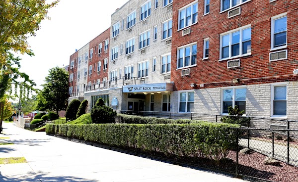 SPLIT ROCK REHABILITION AND HEALTH CARE CENTER nursing home in BRONX, NY - Photo 1 of 10