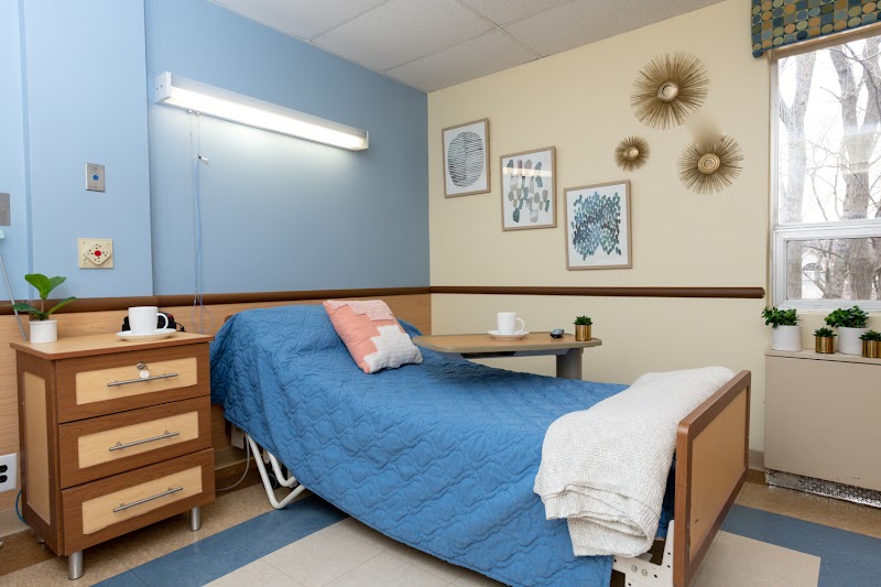 WATERS EDGE AT PORT JEFFERSON FOR REHAB AND NRSG nursing home in PORT JEFFERSON, NY - Photo 4 of 5