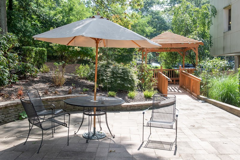 WATERS EDGE AT PORT JEFFERSON FOR REHAB AND NRSG nursing home in PORT JEFFERSON, NY - Photo 5 of 5