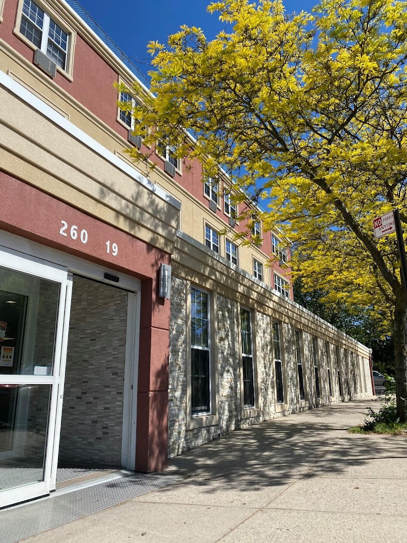 LITTLE NECK CARE CENTER nursing home in LITTLE NECK, NY - Photo 3 of 10