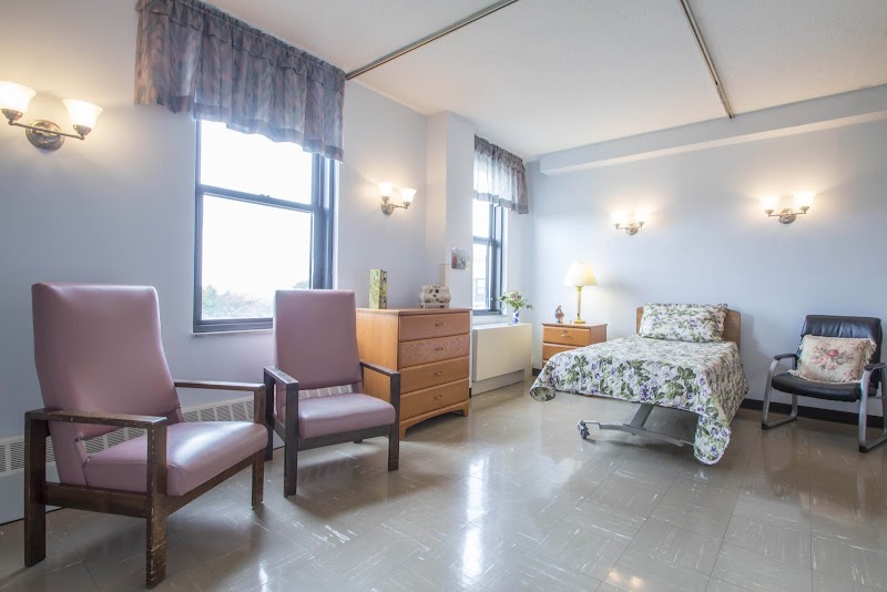 CARMEL RICHMOND HEALTHCARE AND REHAB CENTER nursing home in STATEN ISLAND, NY - Photo 4 of 10