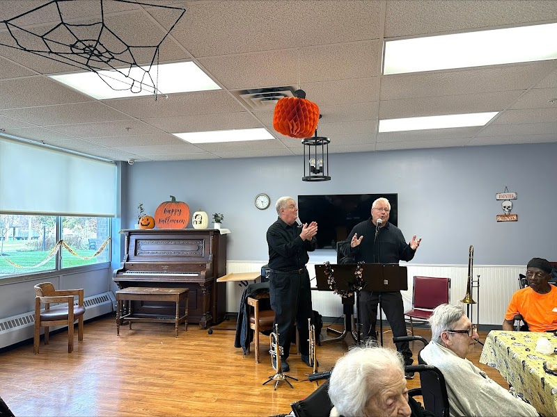 Crest Manor Living and Rehabilitation Center nursing home in Fairport, NY - Photo 4 of 5