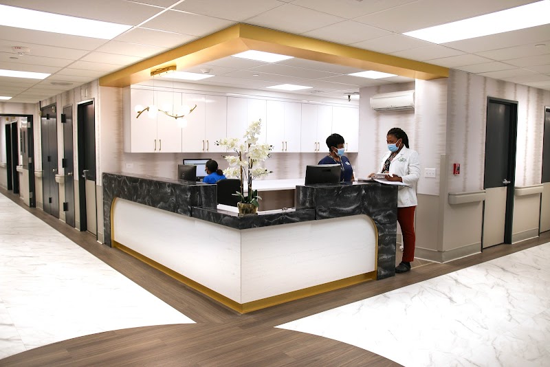 THE GRAND REHABILITATION AND NURSING AT GREAT NECK nursing home in GREAT NECK, NY - Photo 3 of 5