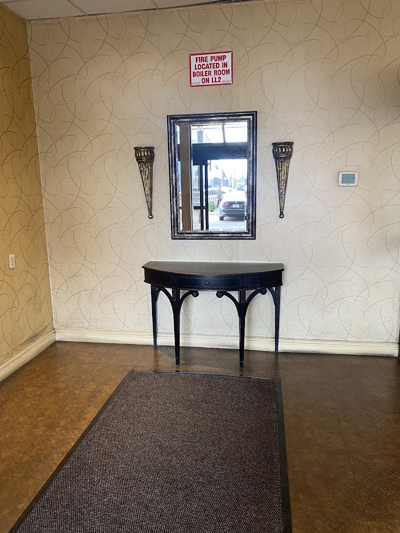 HILLSIDE MANOR REHAB & EXTENDED CARE CENTER nursing home in JAMAICA EST, NY - Photo 4 of 10