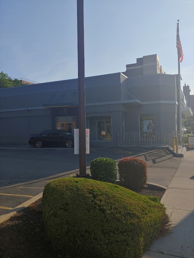 HILLSIDE MANOR REHAB & EXTENDED CARE CENTER nursing home in JAMAICA EST, NY - Photo 5 of 10