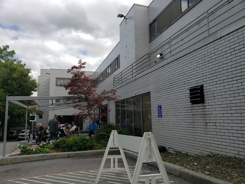 DELAWARE OAKS CENTER FOR REHABILITATION AND NURSI nursing home in BUFFALO, NY - Photo 4 of 5