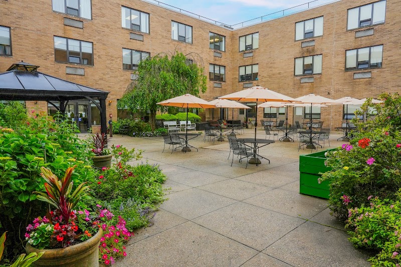 EAST NECK NURSING & REHABILITATION CENTER nursing home in WEST BABYLON, NY - Photo 3 of 5