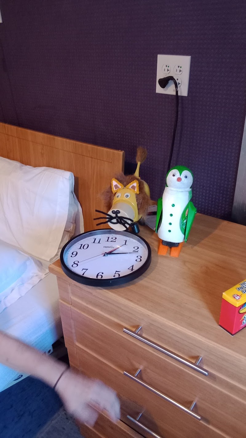 QUANTUM REHABILITATION AND NURSING L L C nursing home in MIDDLE ISLAND, NY - Photo 3 of 10